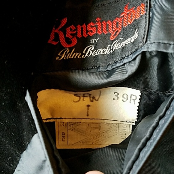 Vintage tuxedo jacket & Bond book - Picture 7 of 8